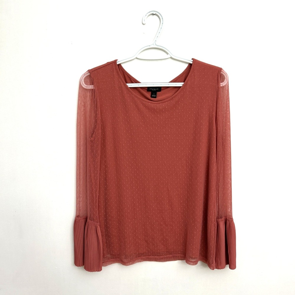 Ann Taylor Factory Blouse Top Sz S Coral Swiss Dot Semi Sheer Pleated Flare Cuff
